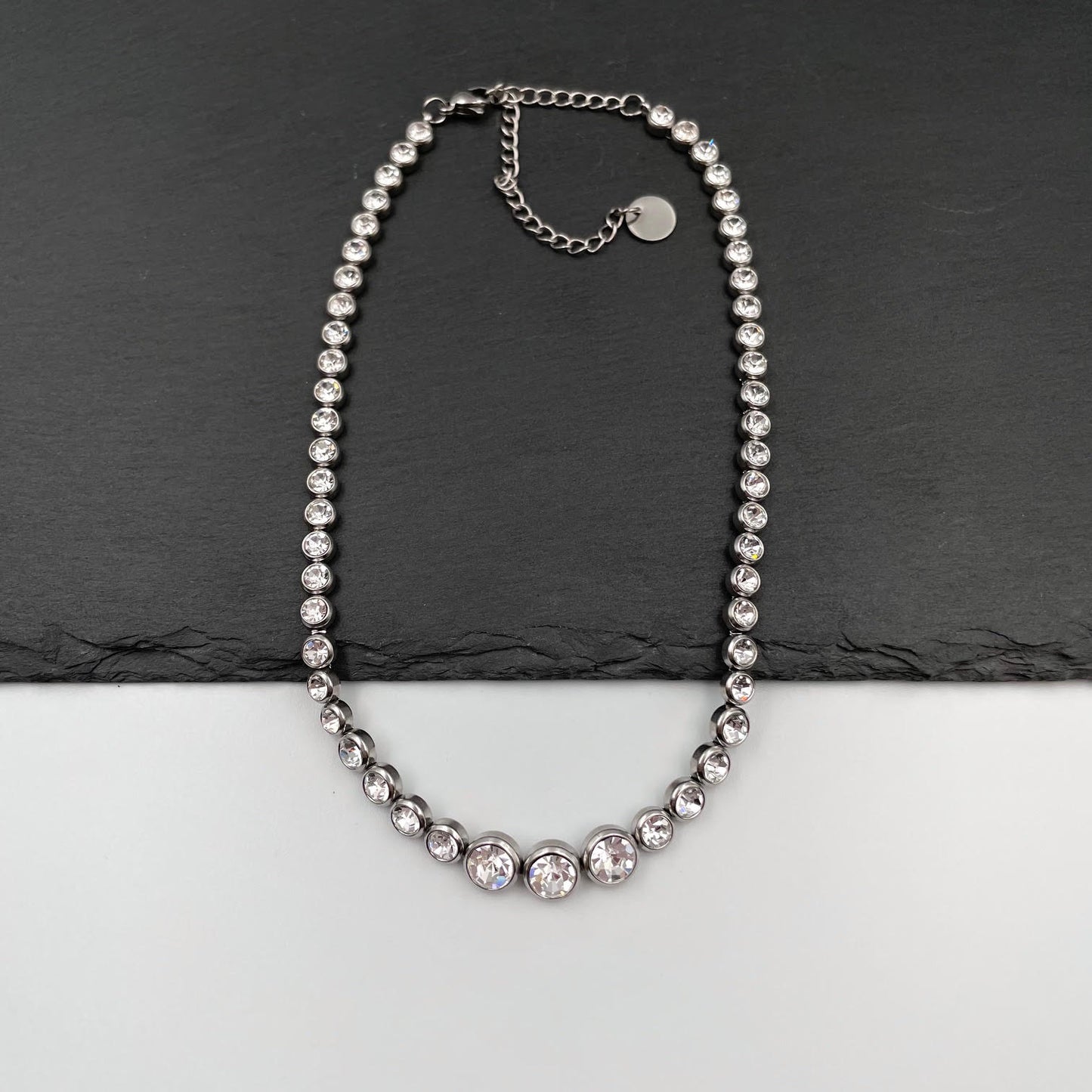 Λεπτομέρεια Riviera Royale από ανοξείδωτο ατσάλι