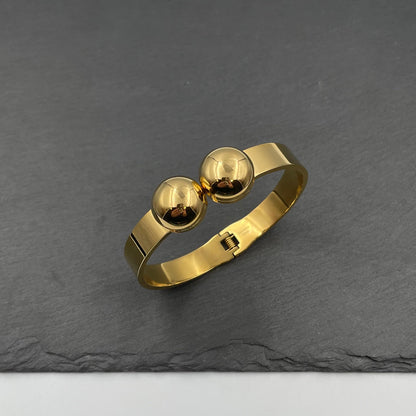 Nora Bangle