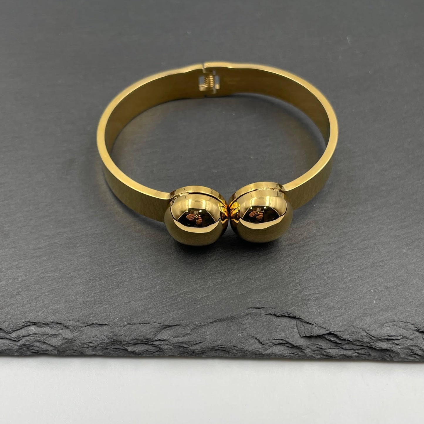 Nora Bangle