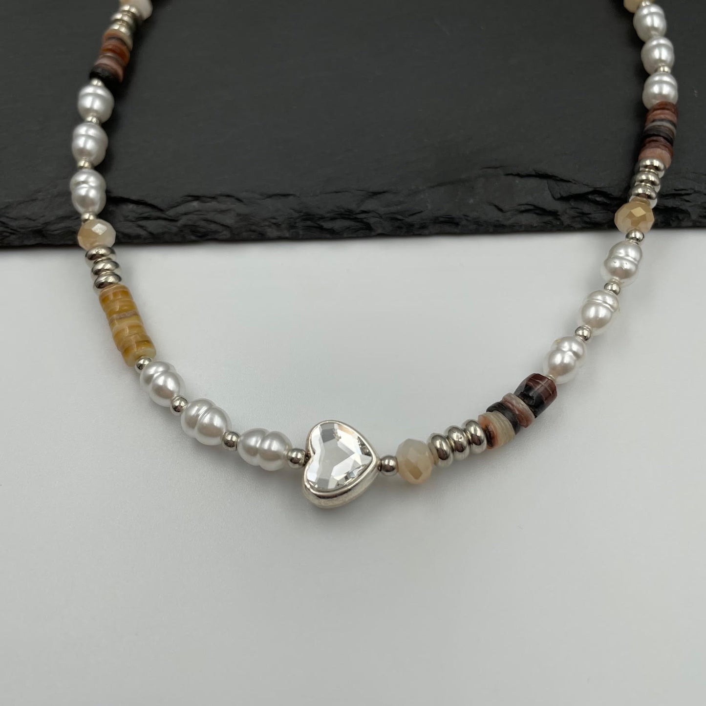 Λεπτομέρεια Perla Amata necklace από ανοξείδωτο ατσάλι
