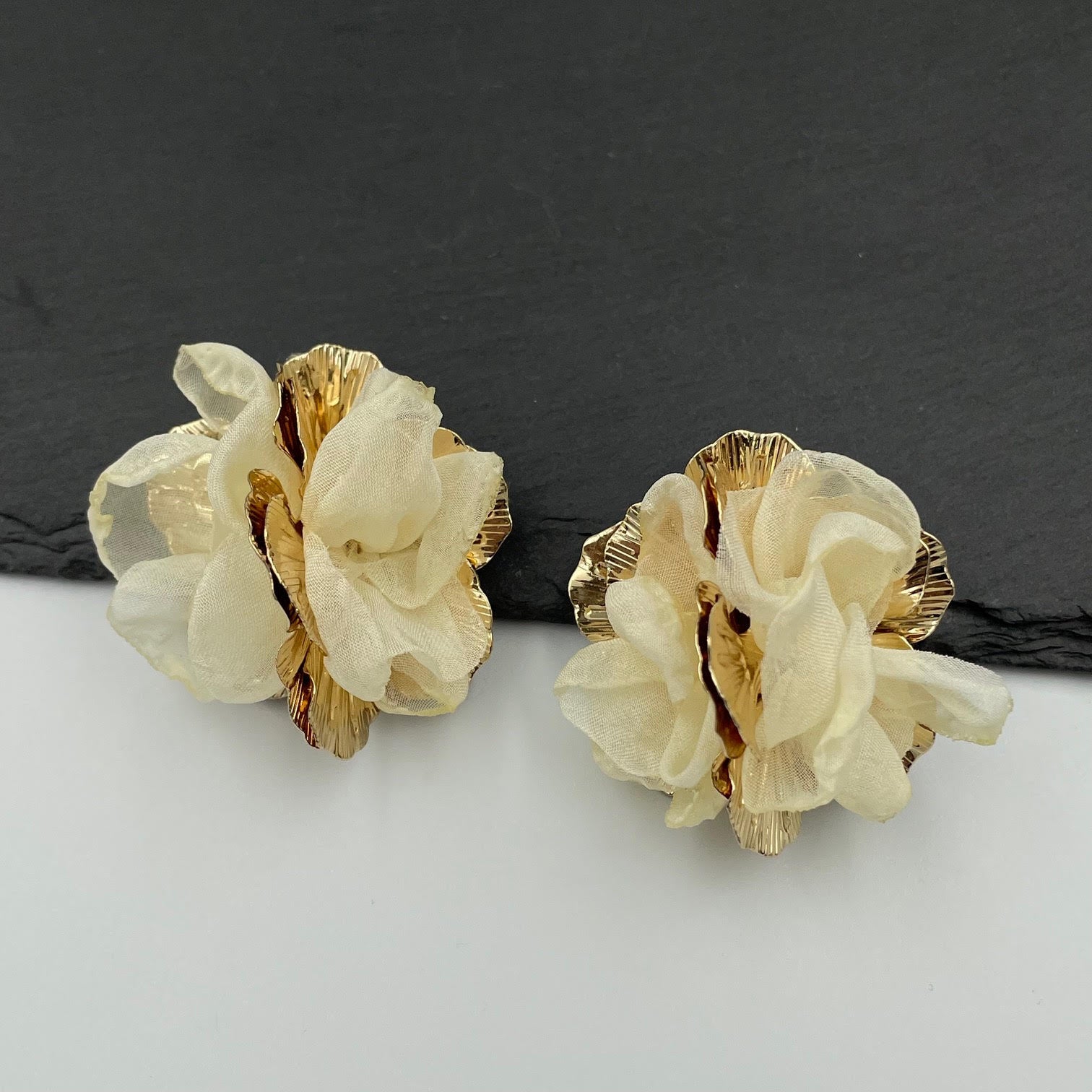 The Petal Power Earrings - Ecru - Γυναικεία Σκουλαρίκια