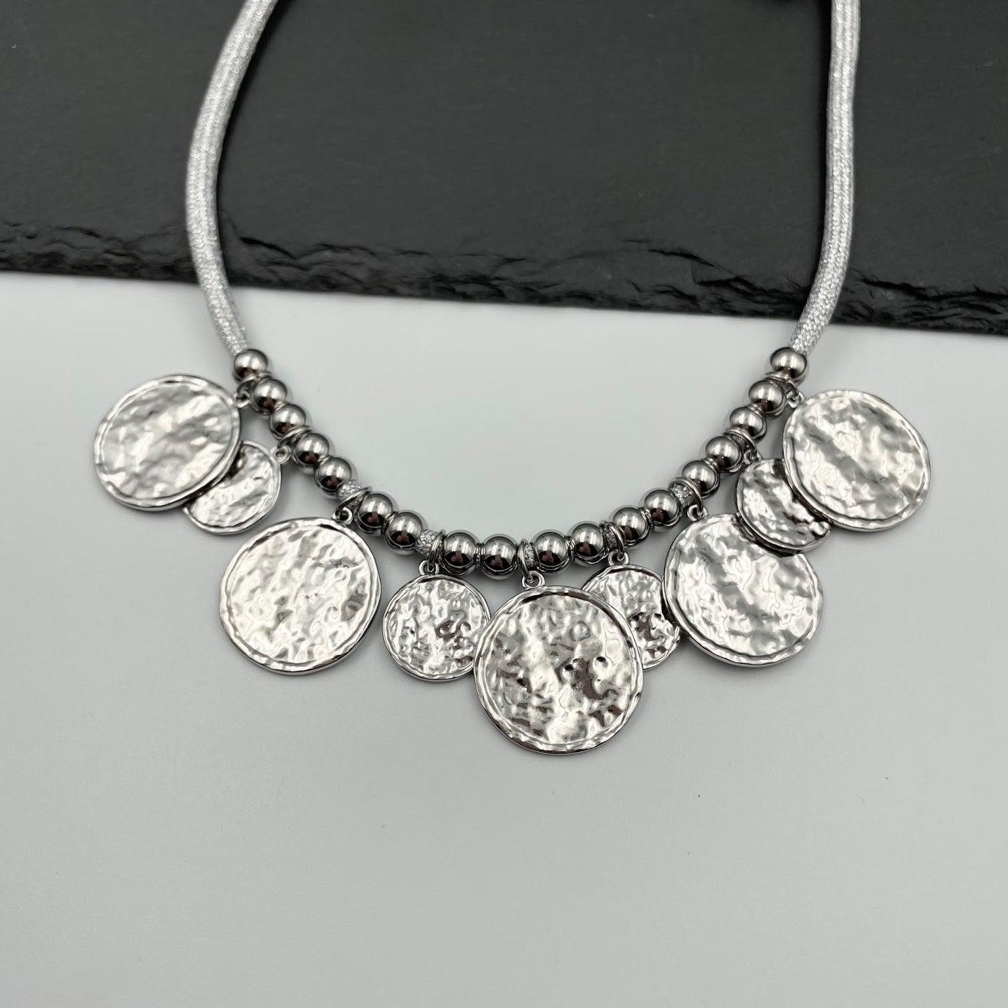 Λεπτομέρεια Valeria Necklace από ανοξείδωτο ατσάλι