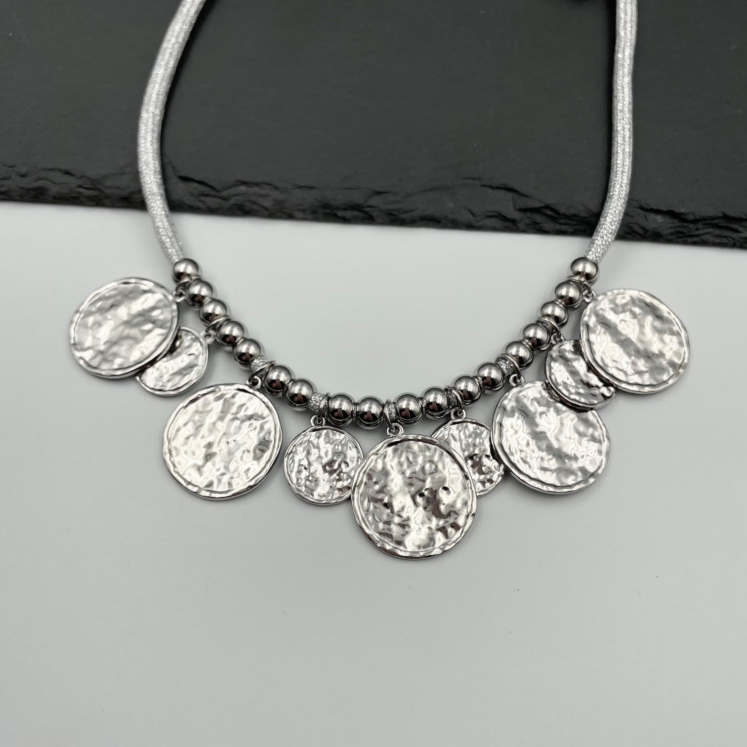 Λεπτομέρεια Valeria Necklace από ανοξείδωτο ατσάλι